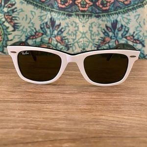 WHITE WAYFARER RAY BAN SUNGLASSES